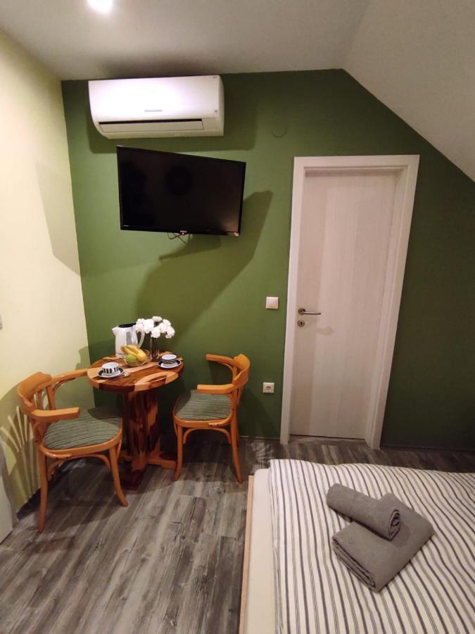 Accommodation "Old Town Dreznik" Rakovica Exterior photo