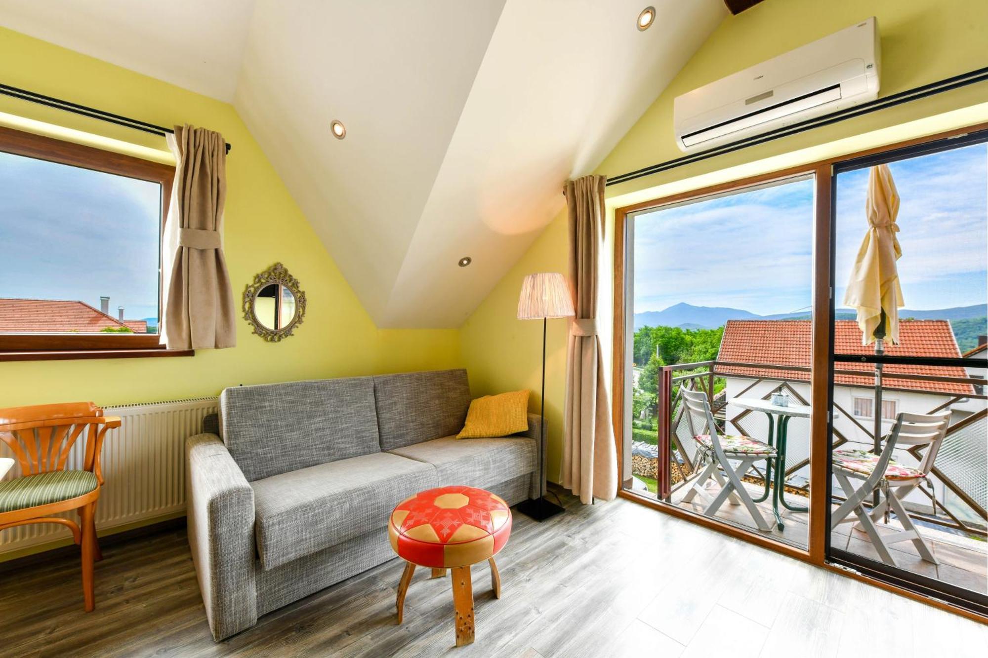 Accommodation "Old Town Dreznik" Rakovica Exterior photo