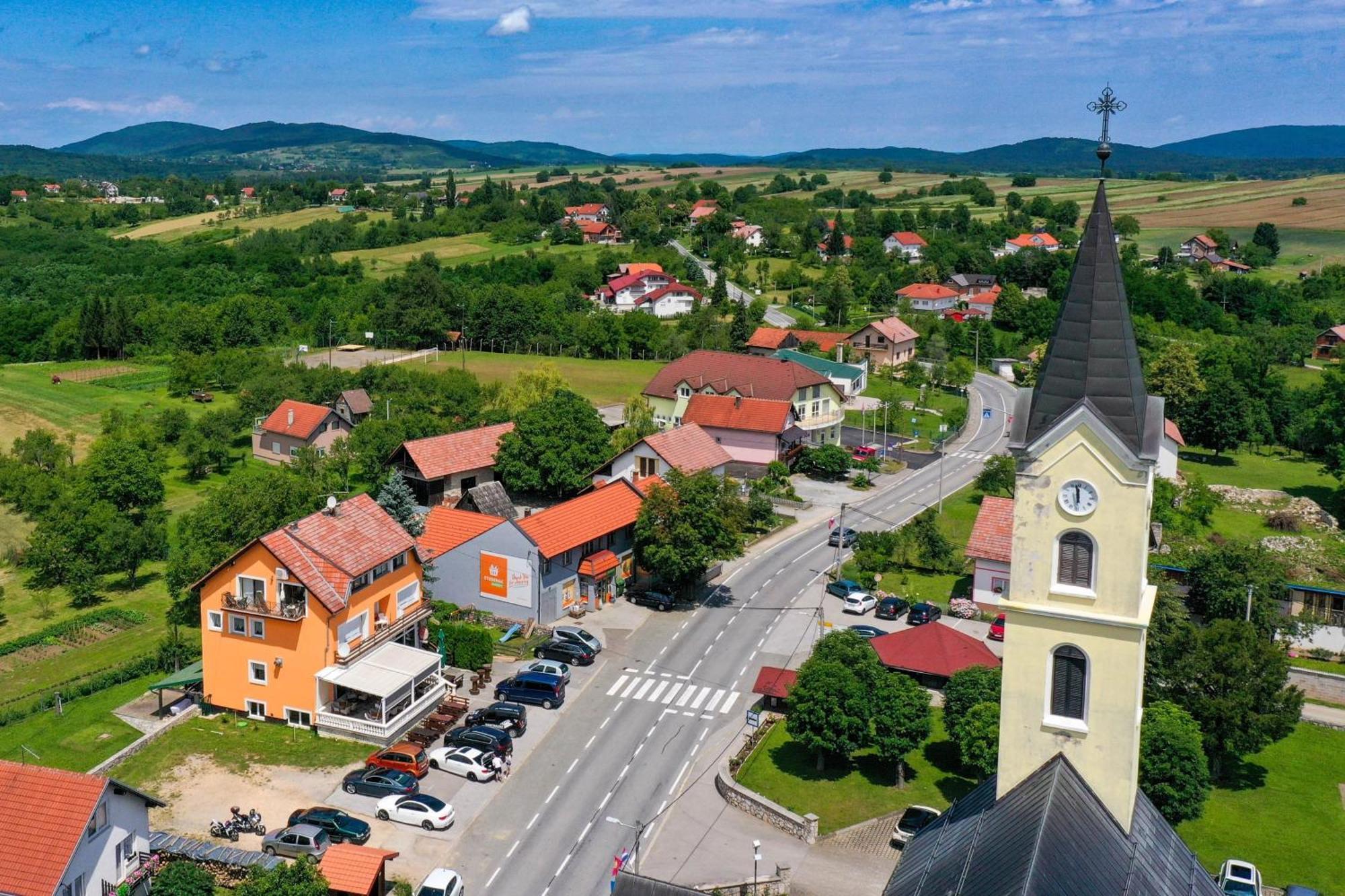 Accommodation "Old Town Dreznik" Rakovica Exterior photo